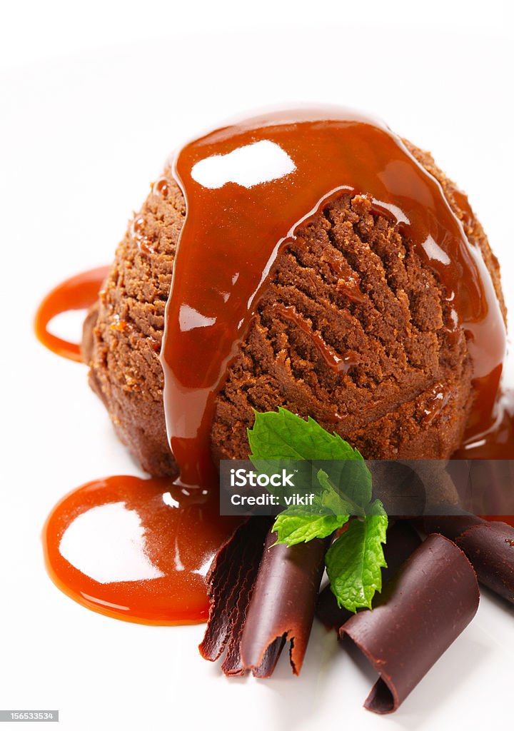 Sorvete de Chocolate - Foto de stock de Calda de Caramelo royalty-free