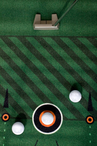 istock Indoor putting on green practice mat overhead view 1565484938