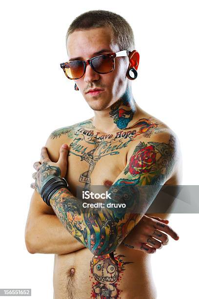 Photo libre de droit de Jeune Homme Avec Des Tatouages banque d'images et plus d'images libres de droit de Tatouage - Tatouage, Hommes, Objet ou sujet détouré