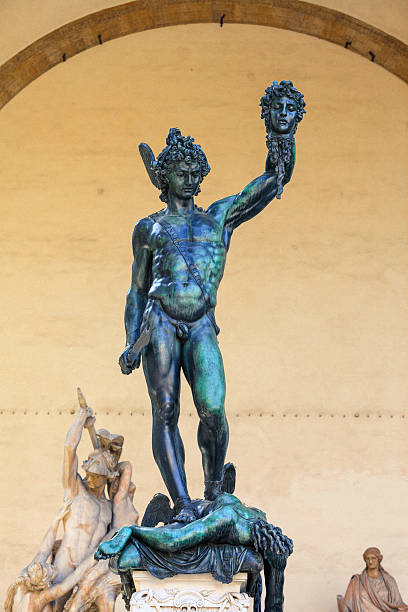 perseus のメドゥーサの頭 - mythology statue roman roman mythology ストックフォトと画像