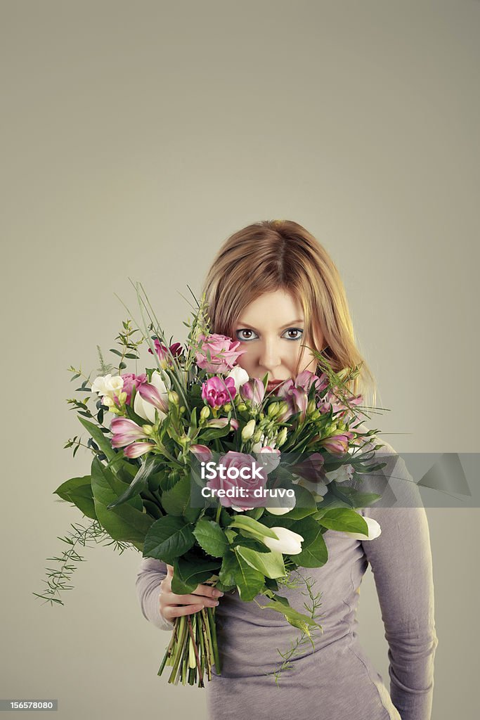 Menina com bouquet de Flores - Royalty-free 20-24 Anos Foto de stock