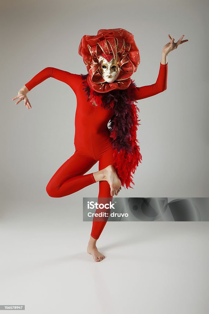 Bailarina de enmascarado - Foto de stock de Bailar libre de derechos