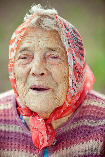 sorridente senior lady - aging process affectionate vitality awe foto e immagini stock