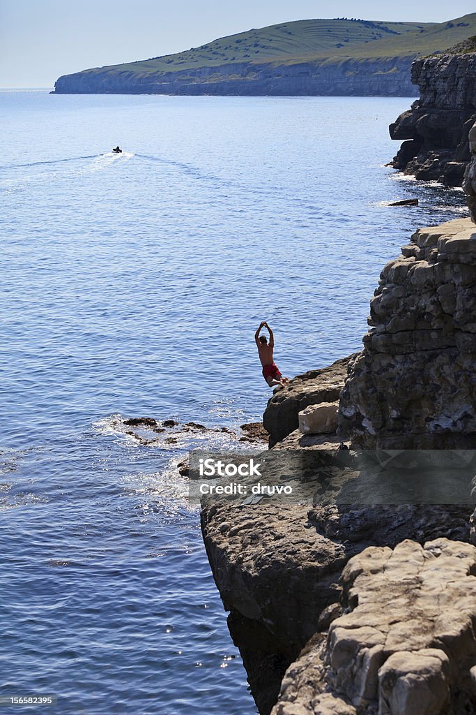 Salto desde acantilado - Foto de stock de Acantilado libre de derechos