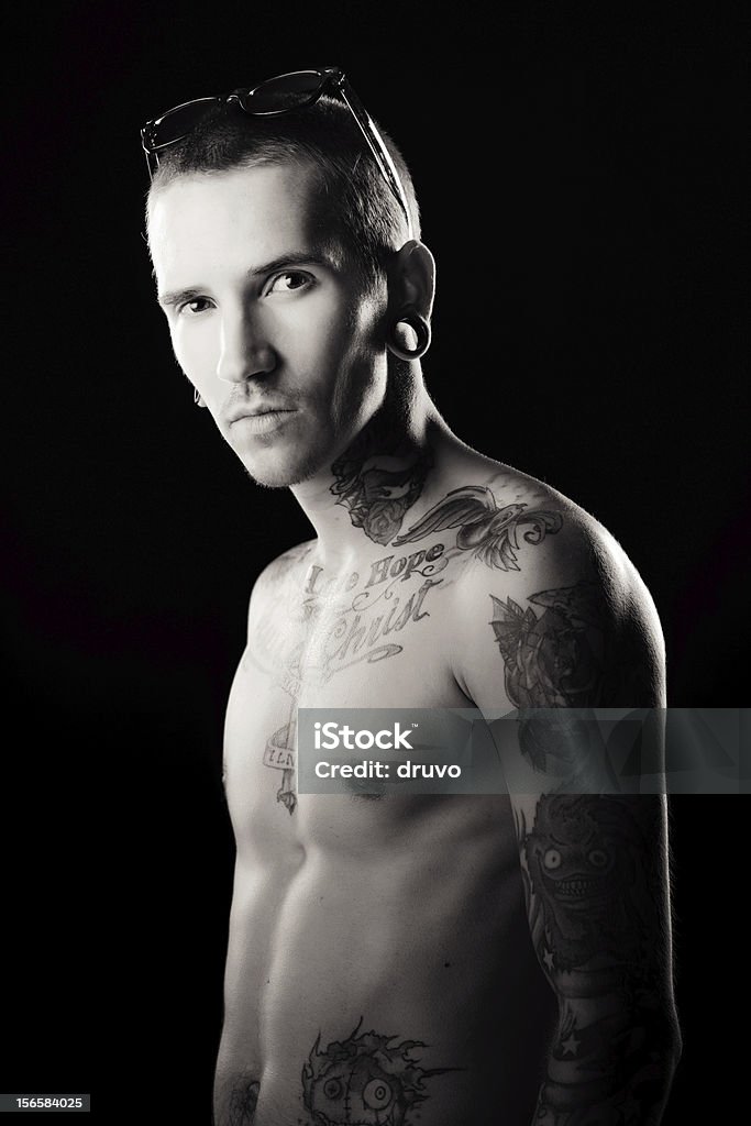 Jeune homme avec des tatouages - Photo de Punk libre de droits