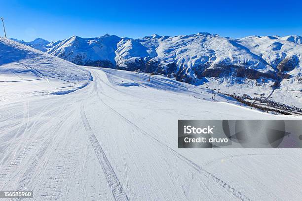 Photo libre de droit de Station De Ski banque d'images et plus d'images libres de droit de Activité physique - Activité physique, Alpes européennes, Aventure