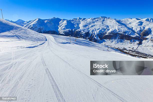 Estância De Esqui - Fotografias de stock e mais imagens de Alpes Europeus - Alpes Europeus, Ao Ar Livre, Atividade Física