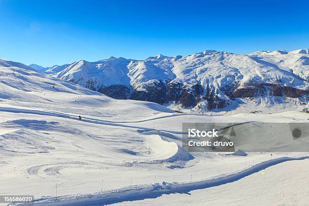 Sciistica Resort - Fotografie stock e altre immagini di Livigno - Livigno, Neve, Alpi