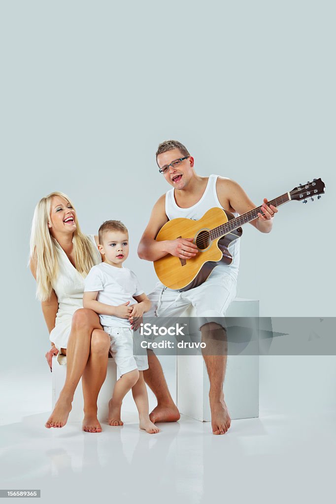 Junge Familie singen - Lizenzfrei Attraktive Frau Stock-Foto