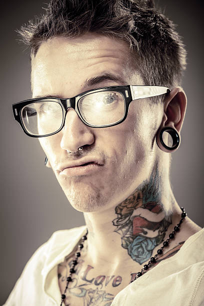 retrato de um jovem homem com tatuagens - expressing negativity sullen 20s attractive male imagens e fotografias de stock