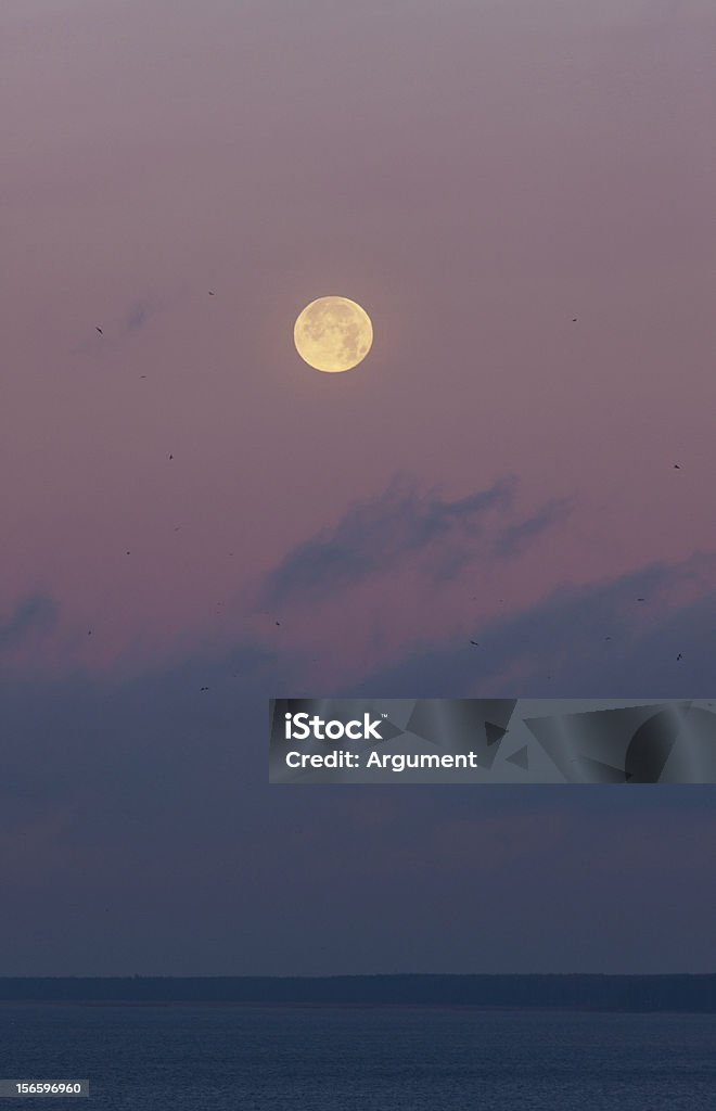 Luna en el cielo - Foto de stock de Agua libre de derechos