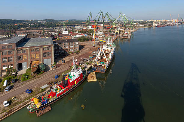 조선소 파노라마 전망 - tugboat nautical vessel sea gdansk 뉴스 사진 이미지