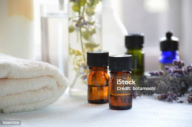 Aromatherapie Und Natürliche Kosmetikartikel Stockfoto und mehr Bilder von Aromatherapie - Aromatherapie, Aromaöl, Badewanne