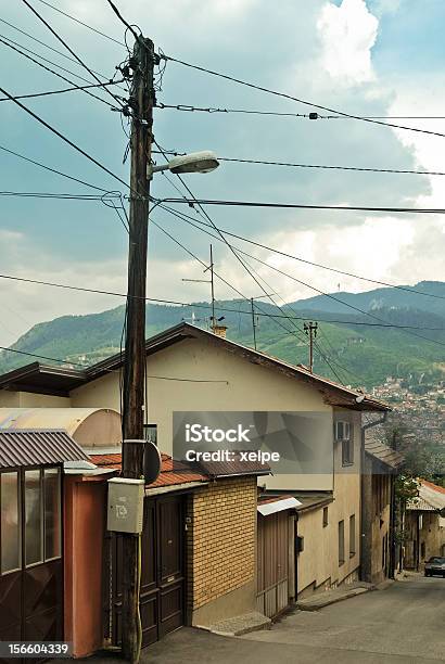 Foto de Rua Da Cidade Velha De Sarajevo e mais fotos de stock de Arame - Arame, Beco, Bósnia-Herzegovina