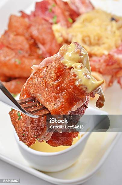 Alemán Nudillos De Cerdo Al Estilo Barbecue Foto de stock y más banco de imágenes de Al horno - Al horno, Alemania, Alimento