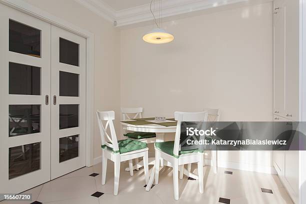 Runder Tisch Stockfoto und mehr Bilder von Biegung - Biegung, Design, Essen am Tisch