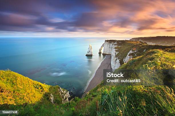 Nascer Do Sol Sobre Etretat - Fotografias de stock e mais imagens de Etretat - Etretat, Céu, Descoberta