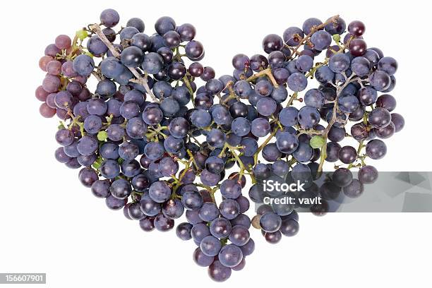 Vine Uvas Corazón Concepto Aislado Foto de stock y más banco de imágenes de Símbolo en forma de corazón - Símbolo en forma de corazón, Uva, Manojo