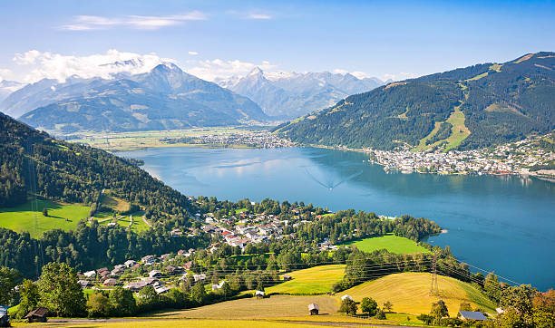 ツェル時のパノラマに広がる眺めをもつ、オーストリアを参照してください。 - lake mountain north tirol austria ストックフォトと画像
