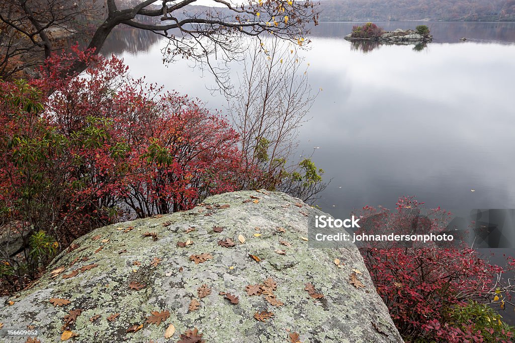 Harriman Государственный Парк скалы на озеро - Стоковые фото Harriman State Park роялти-фри