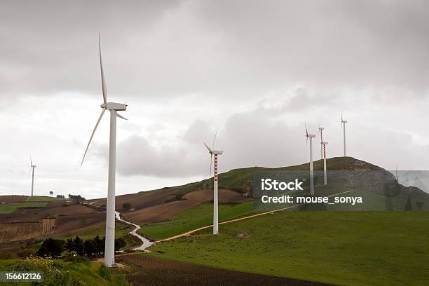 Big Turbin Wiatrowych - zdjęcia stockowe i więcej obrazów Sycylia - Sycylia, Turbina wiatrowa, Bez ludzi