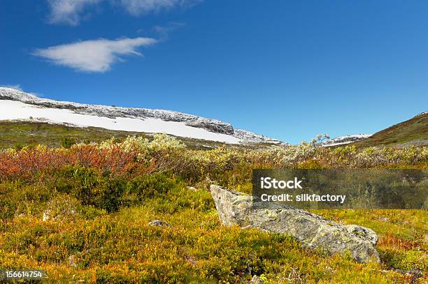 Jesień Kolor Góry Z Pierwszy Śnieg W Sezonie - zdjęcia stockowe i więcej obrazów Bez ludzi - Bez ludzi, Chmura, Dzień