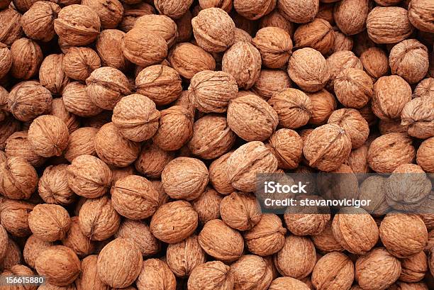 Nueces Foto de stock y más banco de imágenes de Agricultura - Agricultura, Alimento, Comida sana