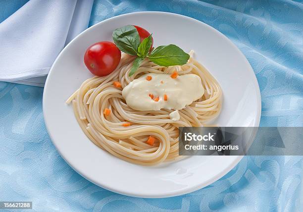 Spaghetti - Fotografie stock e altre immagini di Panna - Panna, Spaghetti, Basilico