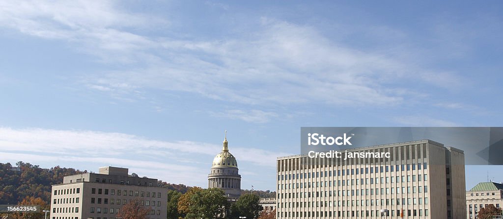 Charleston West Virginia Capitol Dome com horizonte - Foto de stock de Capitólio Estatal royalty-free