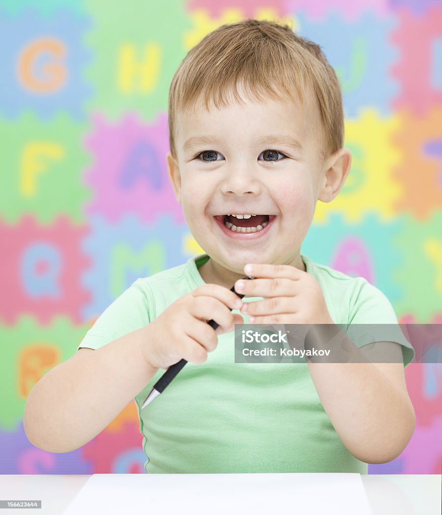 Bambina scrivendo con una penna - Foto stock royalty-free di 2-3 anni