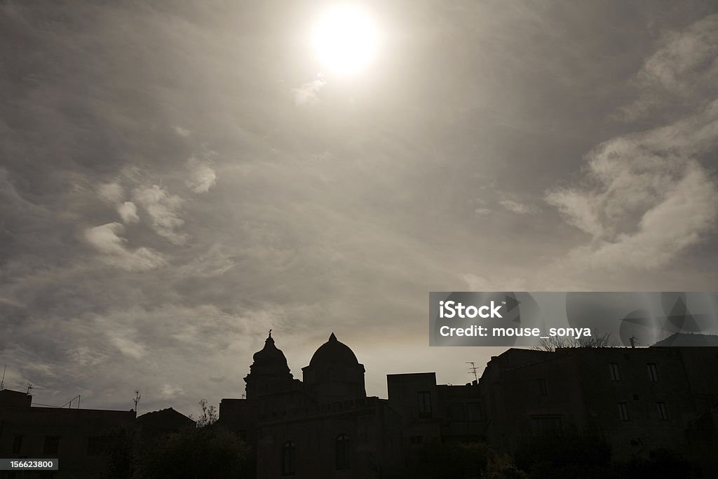 skyline sagoma nera della città vecchia di Erice, Sicilia, Italia - Foto stock royalty-free di Ambientazione esterna