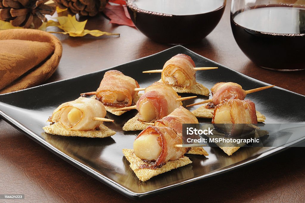 Bacon wrapped scallops appetizers A plate of bacon wrapped scallops canapes Bacon Stock Photo
