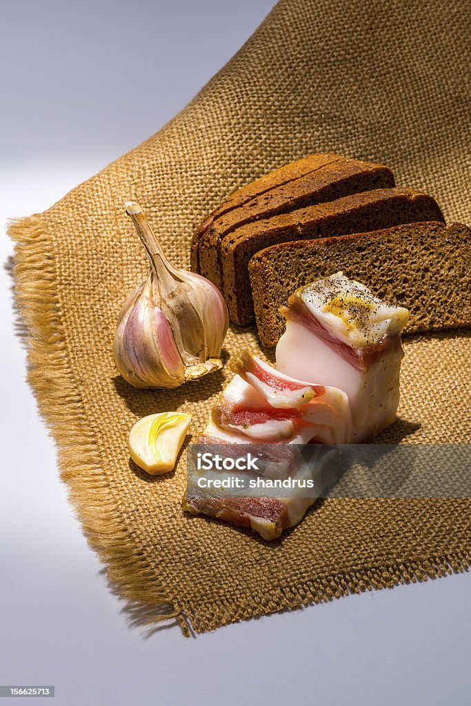 Salados y pan recién manteca de cerdo - Foto de stock de Ajo libre de derechos