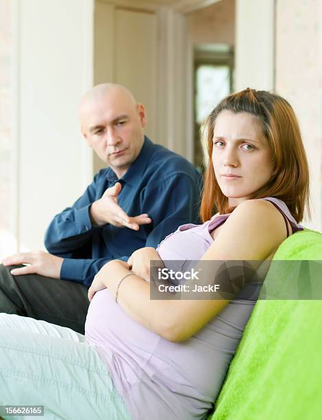 Grávida Casal Após Nossa - Fotografias de stock e mais imagens de Casal - Casal, Discutir, Família biparental