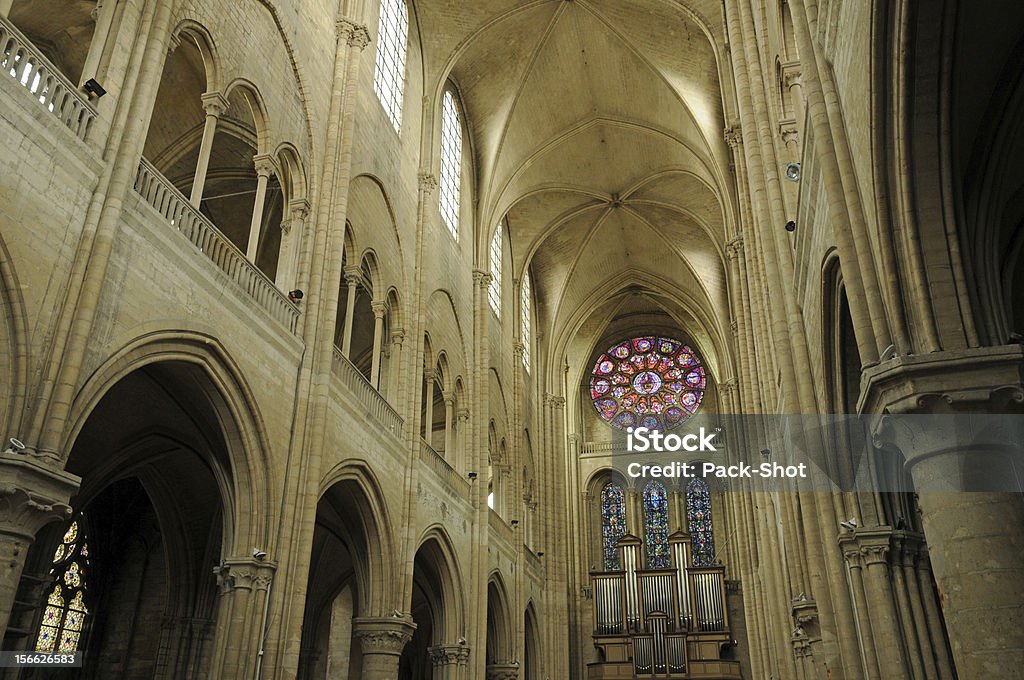 França, Igreja Colegial de Mantes La Jolie - Foto de stock de Cultura Francesa royalty-free