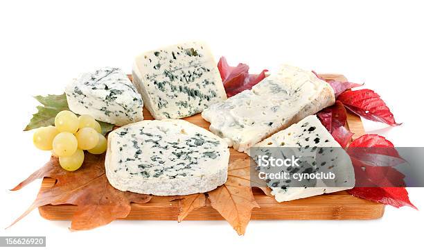 Blaukäse Stockfoto und mehr Bilder von Käseplatte - Käseplatte, Weißer Hintergrund, Blatt - Pflanzenbestandteile