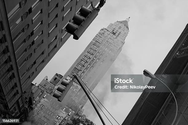 Cidade De Nova Iorque Raspador Do Céu Em Um Dia Nublado - Fotografias de stock e mais imagens de Ao Ar Livre