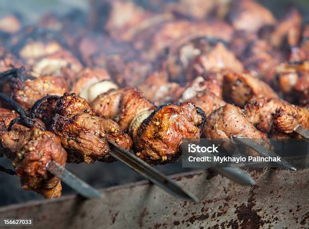 Shish Kebab Foto de stock y más banco de imágenes de A la Parrilla - A la Parrilla, Alimento, Asado - Alimento cocinado
