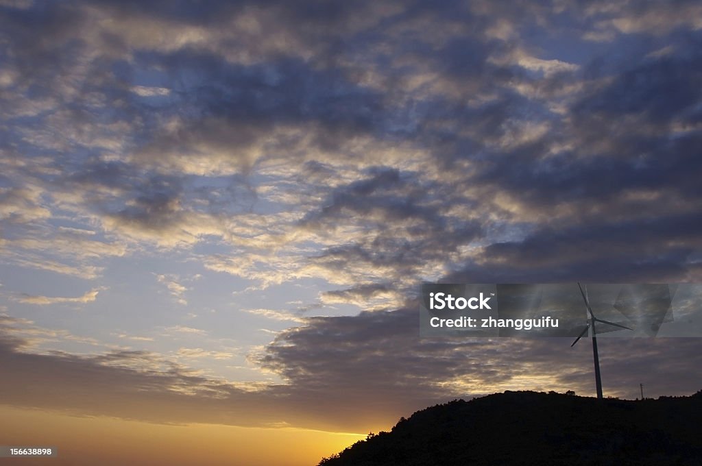 Molino de viento Silueta al atardecer - Foto de stock de China libre de derechos