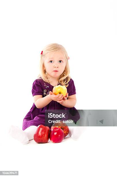 Ragazza E Apple - Fotografie stock e altre immagini di Amore - Amore, Bambine femmine, Bambino