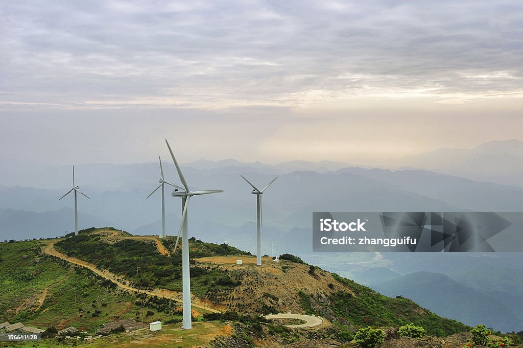 L'impianto di generazione di energia eolica - Foto stock royalty-free di Ambientazione esterna