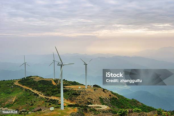 Limpianto Di Generazione Di Energia Eolica - Fotografie stock e altre immagini di Ambientazione esterna - Ambientazione esterna, Cielo, Cina