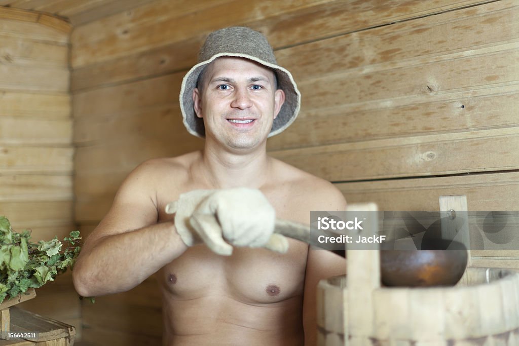 Homem na sauna - Foto de stock de 30 Anos royalty-free