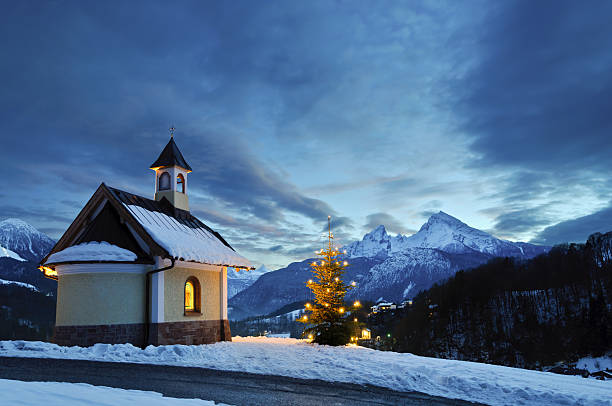 cappella di natale - snow chapel christmas germany foto e immagini stock