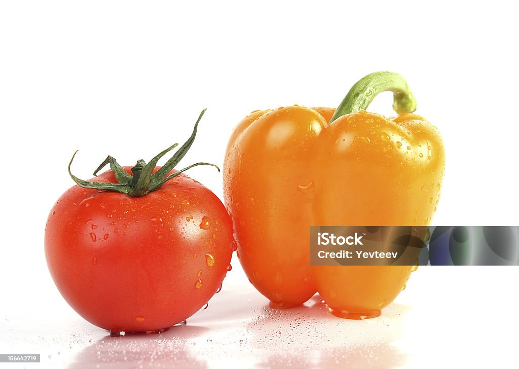 Légumes frais à proximité. Piment et à la tomate - Photo de Agriculture libre de droits