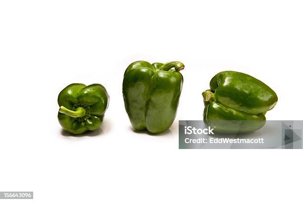 Verde Bell Peppers - Fotografias de stock e mais imagens de Alimentação Saudável - Alimentação Saudável, Comida, Figura para recortar
