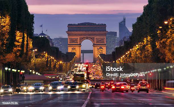 Paris De Champselysées Em Noite - Fotografias de stock e mais imagens de Paris - França - Paris - França, Tráfego, Noite