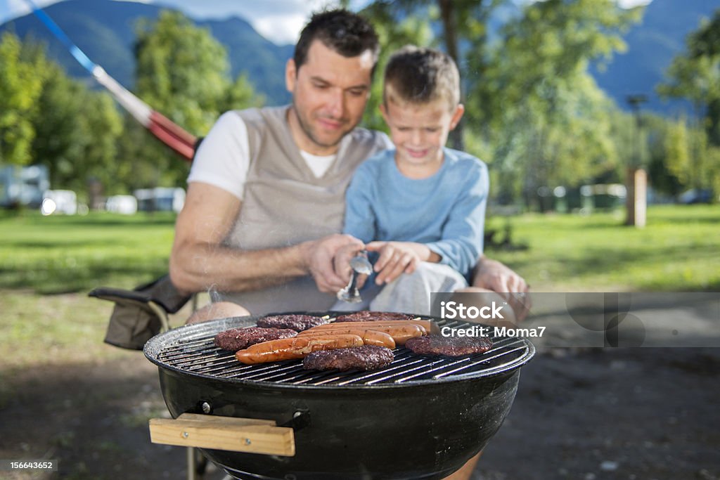 Père et fils de cuisson ensemble - Photo de Activité de loisirs libre de droits