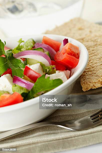 Salada Grega Com Pão - Fotografias de stock e mais imagens de Alface - Alface, Almoço, Branco