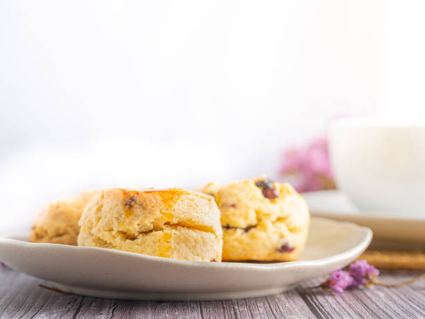 traditional british scones with a tea cup and blurred background - brownie tea afternoon tea scone imagens e fotografias de stock
